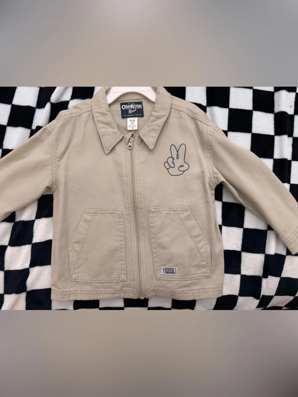🚫Never Weared🚫OshKosh B'gosh Kids Beige Zip-Front Jacket with Peace Hand Graphic